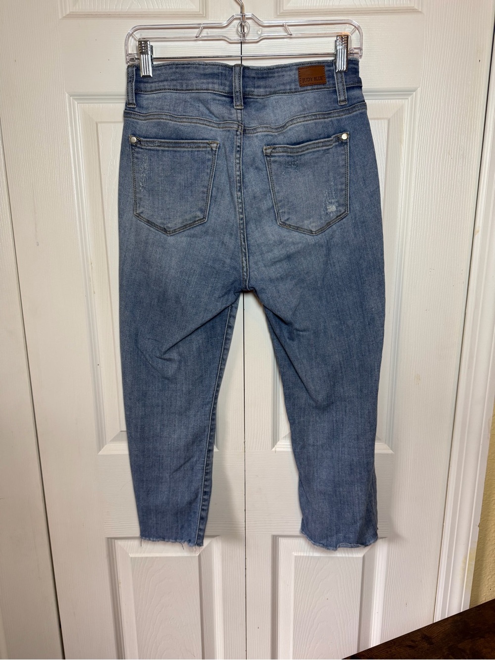 Judy Blue Women’s Size 5/27 Skinny Fit Capri Jeans Distressed Raw Hem Light Wash - Picture 3 of 16